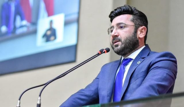 Deputado Carlinhos Bessa pede volta de cirurgias de catarata no interior do Amazonas