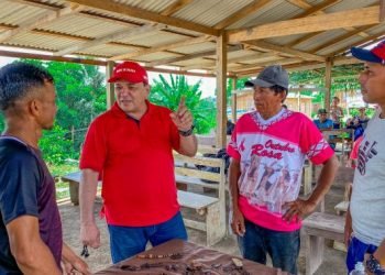 Deputado Tony Medeiros quer água potável e energia elétrica nas escolas da aldeia Mutuquinha