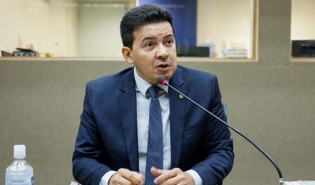 “Há muitas narrativas mentirosas sobre o voto auditável’, afirma deputado delegado Péricles