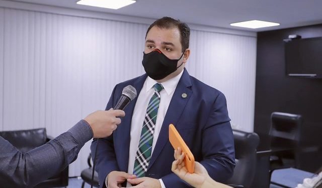 Deputado Roberto Cidade apresenta PL que garante troca gratuita de hidrômetro furtado