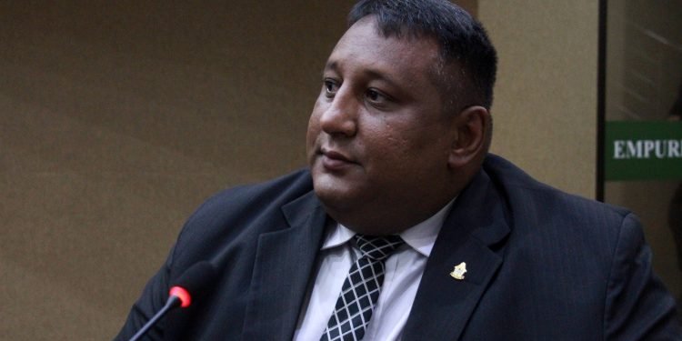 Para facilitar a vida de deficientes visuais, Ivo Neto quer sinal sonora em ônibus