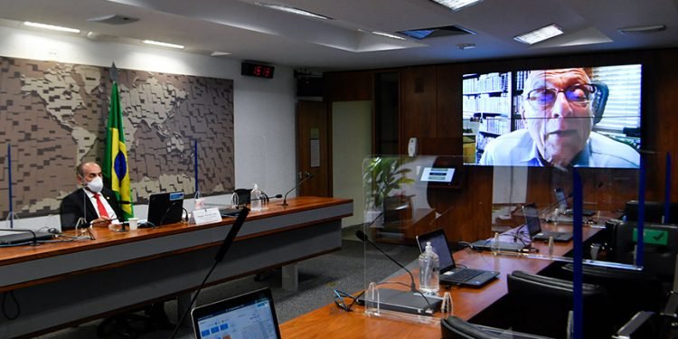 Comissão aprova audiências públicas sobre ensino a distância e ataque a escola em SC