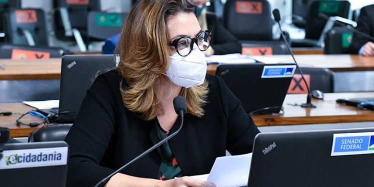 Aprovada licença-maternidade remunerada na adoção de adolescentes