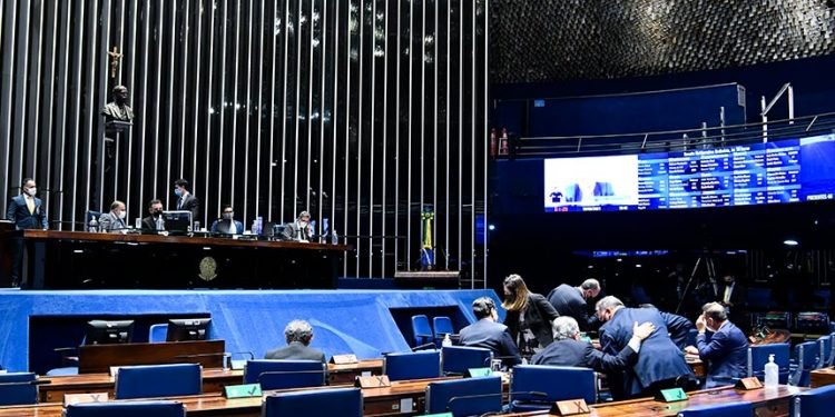 Projeto sobre retorno às aulas na pandemia está na pauta do Plenário