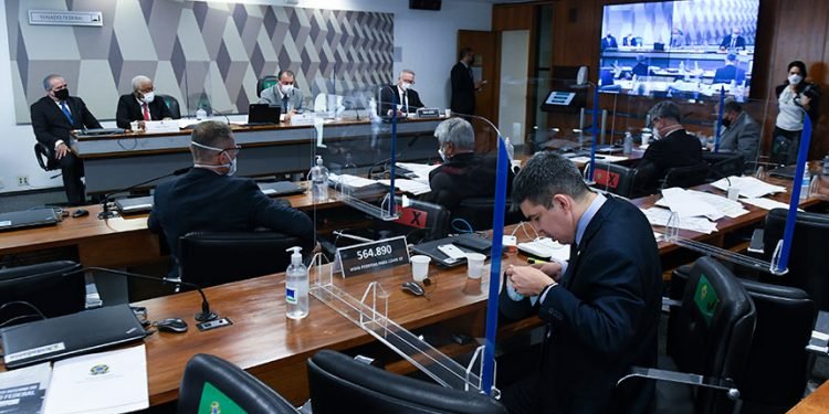 Senadores acreditam que CPI já tem elementos para indiciar Bolsonaro