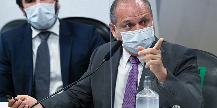 Após tumulto, Aziz encerra CPI e Barros é convocado para prestar novo depoimento