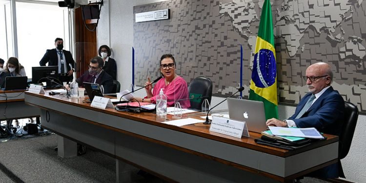 Debatedores veem necessidade de redução de tarifa e abertura para Mercosul