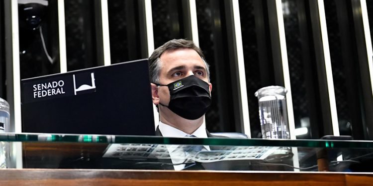 Pacheco informa que CCJ dará andamento às indicações de Aras e Mendonça