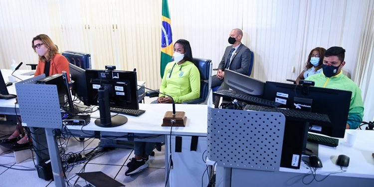 Em homenagem a atletas, senadores cobram política de Estado para o esporte