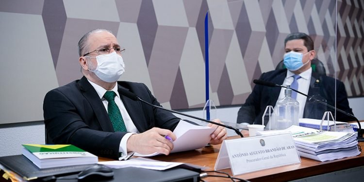 Em sabatina na CCJ, Aras reafirma independência do MP e nega alinhamento com Bolsonaro