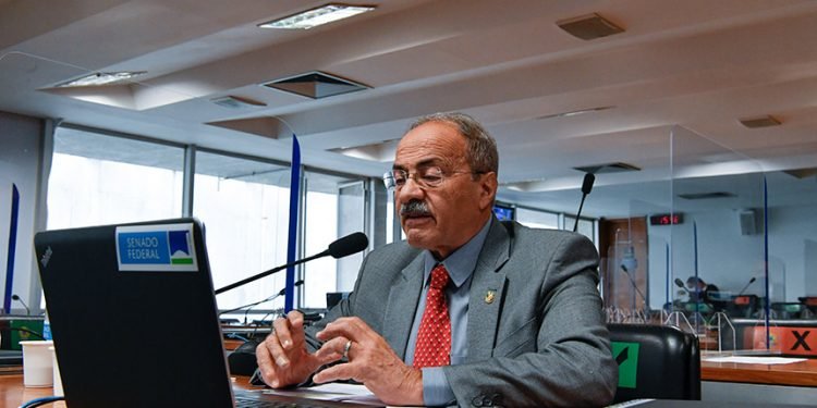 CDH aprova exame nacional anual para professores e intérpretes de Libras