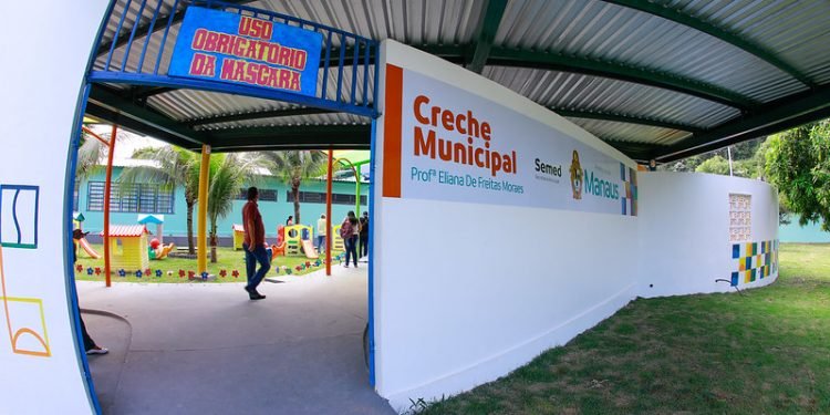 Presidente da Câmara e vereadores acompanham reinauguração de creche no Riacho Doce