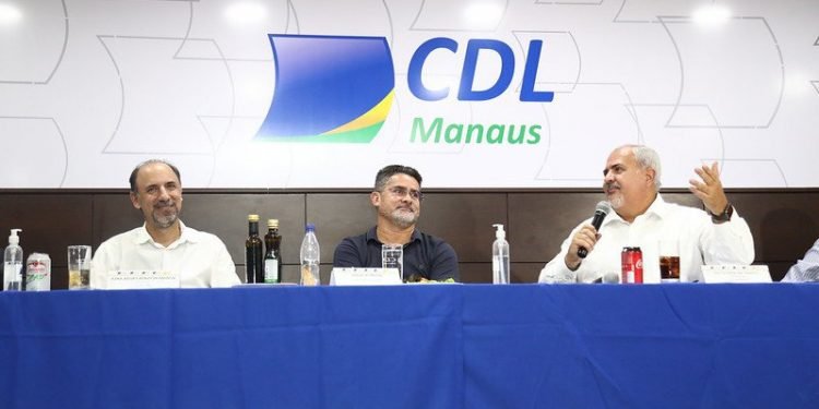 David Almeida expõe sobre planos para a capital em reunião com dirigentes lojistas de Manaus