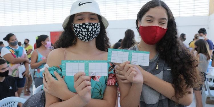 Vacinação contra a Covid-19 em Manaus estará disponível em 25 pontos neste sábado, 21/8