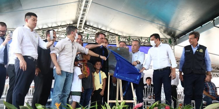 Comitiva de vereadores acompanha entrega de 500 unidades habitacionais no Santa Etelvina