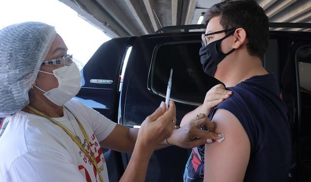 Vacinação contra a Covid-19 terá 18 pontos de atendimento nesta terça-feira