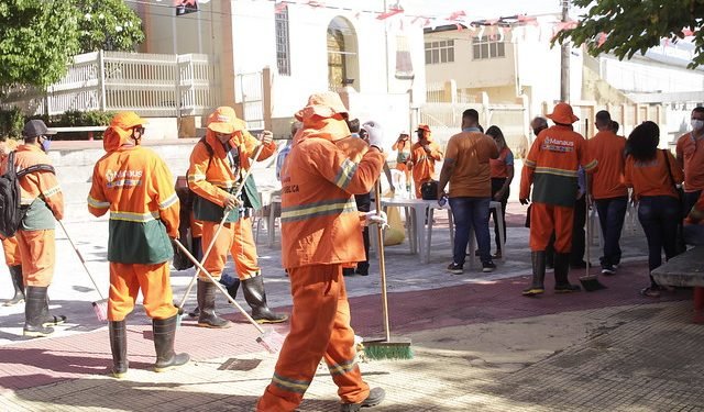 Bairro São Raimundo recebe ação de limpeza da prefeitura