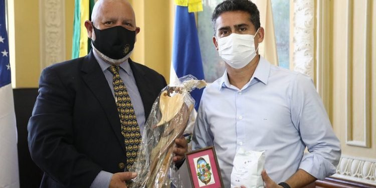 David Almeida assina termo de cooperação com El Salvador para ampliar parceria econômica e turística entre as capitais