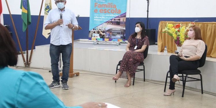 Prefeitura de Manaus promove palestra a pais de alunos da educação especial da rede municipal