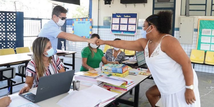 David Almeida atende pedidos da população e determina recuperação de escola para mais de 460 alunos
