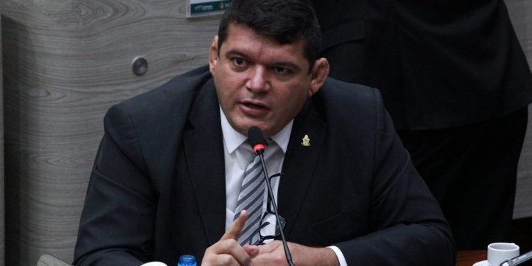 Allan critica movimentos antivacina e a propagação de ‘fake news’