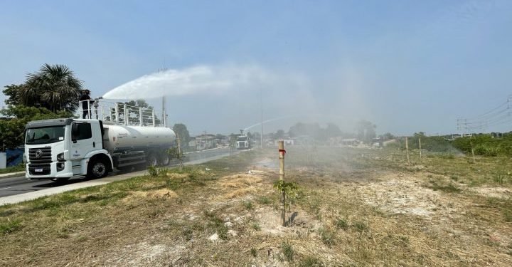 Serviço de arborização da prefeitura ganha reforço com o uso de caminhões-pipa