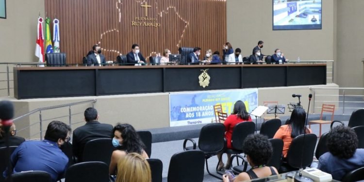 Cetam completa 18 anos de contribuição à educação do Amazonas e recebe homenagem na Aleam