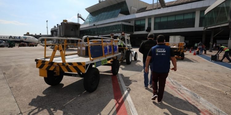 Governo do Amazonas recebe 100.540 doses de vacinas contra a Covid-19