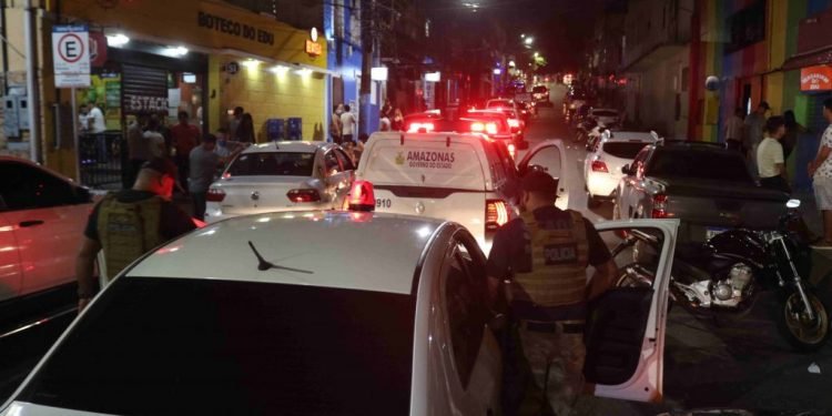 CIF fecha dez estabelecimentos que descumpriam o decreto governamental nas noites de sexta e sábado