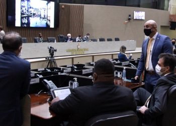 Tráfego de veículos pesados e PL de combate ao assédio sexual foram destaques em sessão 