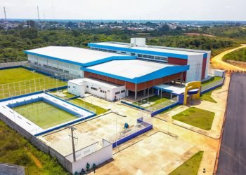 Governo do Amazonas avança com a pavimentação da via de acesso ao CETI de Tefé