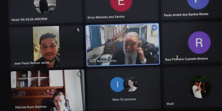 Professor Eros Grau ministra palestra pela Escola de Aperfeiçoamento do Servidor