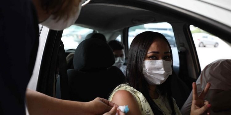 Vacina Amazonas: em 31 horas, mutirão registra 80 mil doses aplicadas