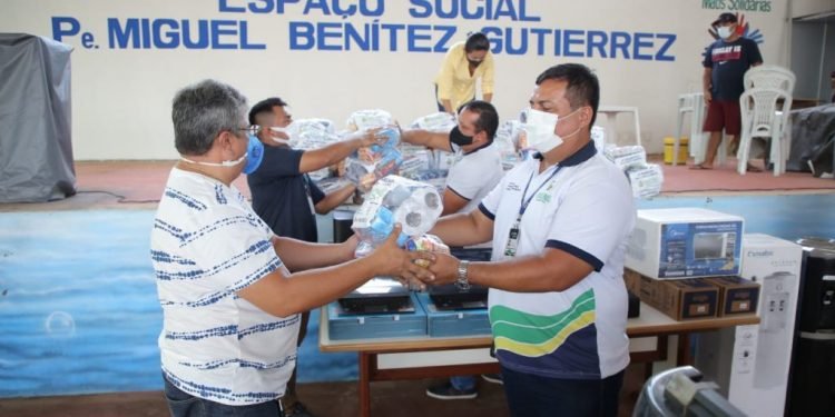 Em Itacoatiara, Governo do Estado entregou mais de R$ 1 milhão em ações de crédito e fomento