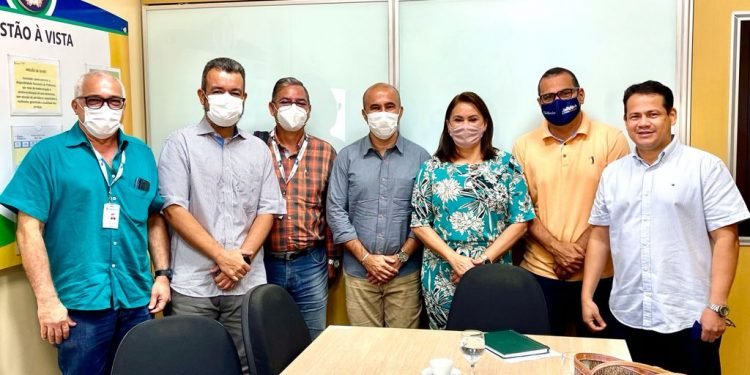 Professora Jacqueline discute com secretários cobrança irregular de IPTU na zona rural