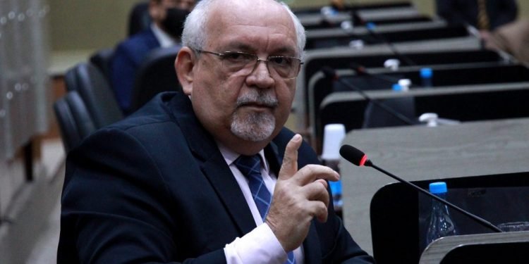 Manaus alcança 2 milhões de vacinas contra covid aplicadas e Wallace comemora marca