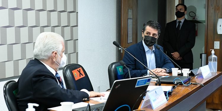 Senadores cobram de ministro preparo do Brasil para Conferência do Clima