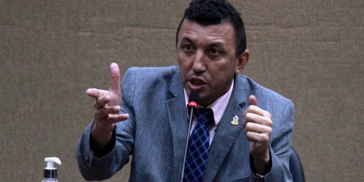 Vereador Sassá da Construção Civil se pronuncia em defesa do uso da urna eletrônica