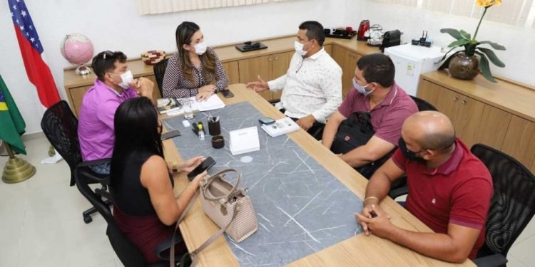 Seas se reúne com Tapauá e garante apoio do Governo do Estado às demandas sociais do município