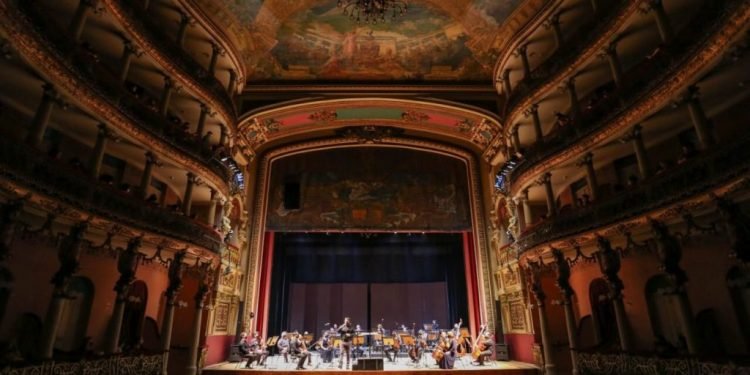 Teatro Amazonas abre agendamento para os espetáculos do mês de setembro