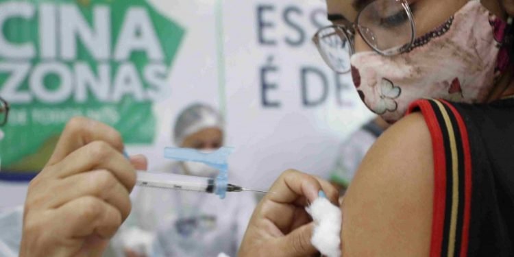 Variante Delta: Campanha de vacinação em 17 municípios será intensificada no público adolescente