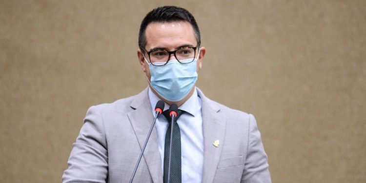 Vereador Rodrigo Guedes quer investigação sobre cobrança de taxa de esgoto em Manaus