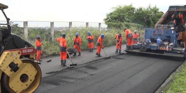Após quatro décadas, rua da Cidade Nova é recapeada pela Seminf a pedido de David Reis