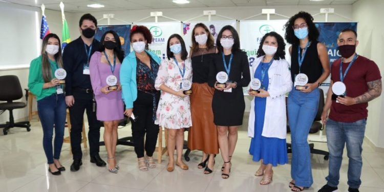 Paic-FCecon homenageia egressos e dá boas-vindas a novos bolsistas