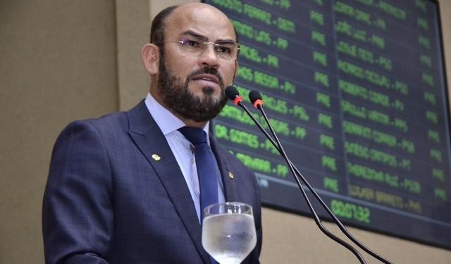 Reforma e Modernização da AM-010 vai agilizar oferta de gás do Campo do Azulão, destaca Cabo Maciel