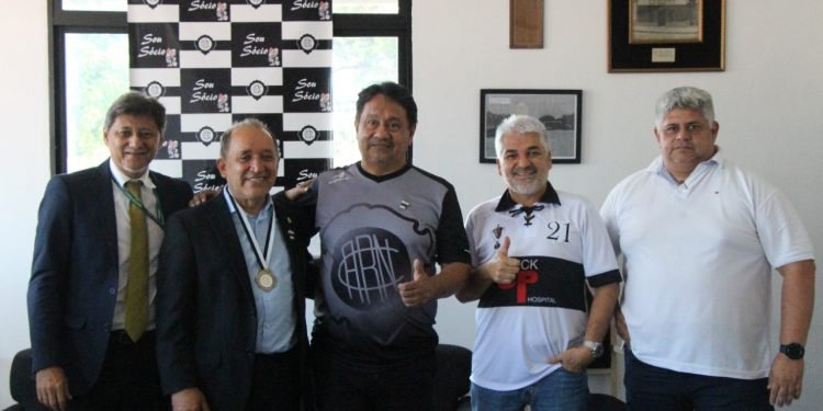 No Dia Nacional do Patrimônio Histórico, Professor Samuel visita Atlético Rio Negro Clube