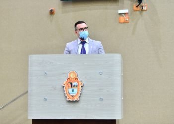 Guedes pede votação urgente de PL que prevê reposição salarial de servidores da Câmara