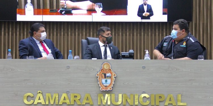 Assis preside audiência pública sobre desperdícios de alimentos em feiras de Manaus