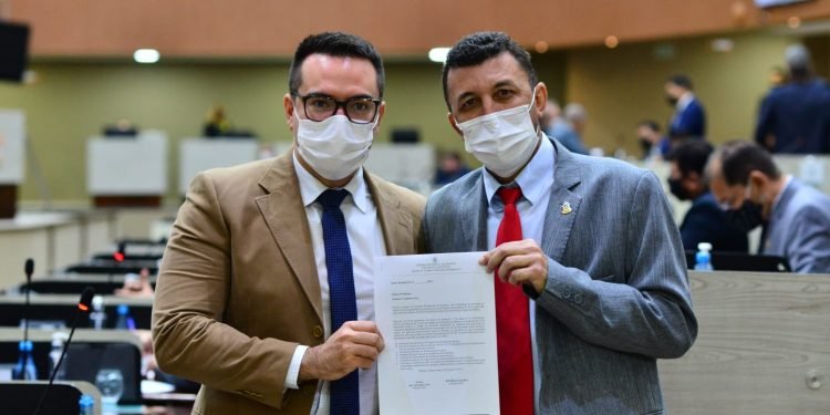 Vereadores apresentam requerimento para criação da CPI da Águas de Manaus na CMM