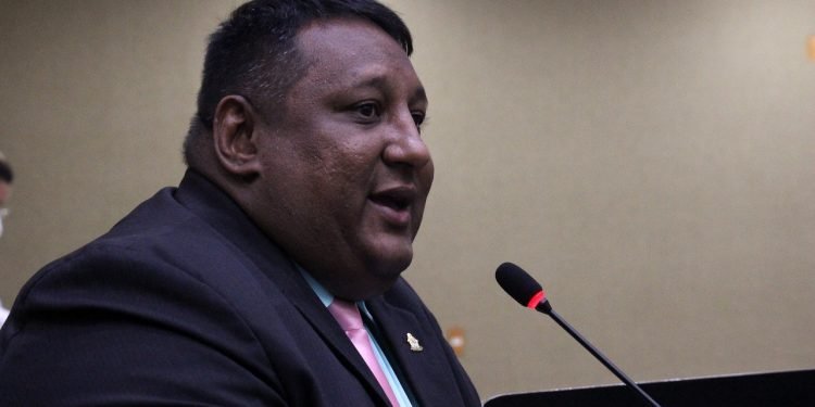 PL de Ivo Neto torna obrigatório divulgação de especialidades e exames realizados em UBS